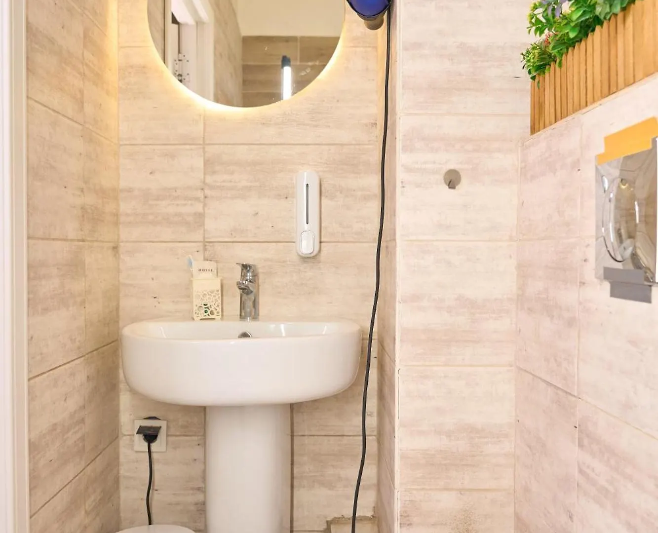 Royal Max Hotel & Spa الماتي 3*,